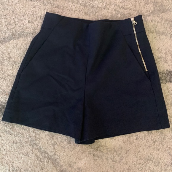 Classy shorts - Picture 3 of 4